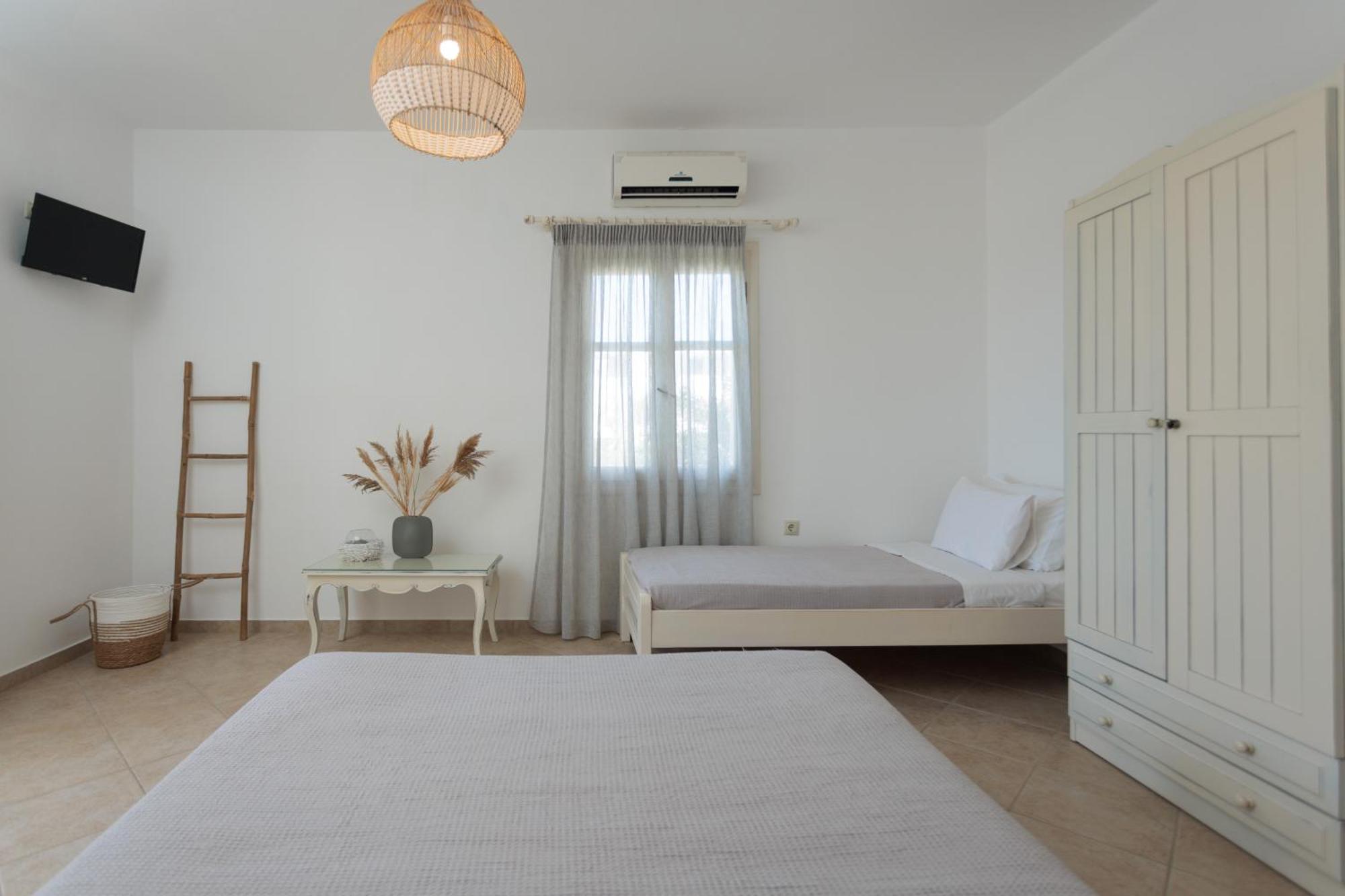 Maria's & Appartamento Agia Anna (Naxos)
